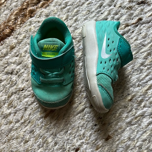 NIKE Stelos - Picture 7 of 10